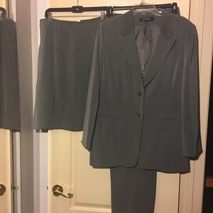 Curvy Kasper Gray 3- piece suit